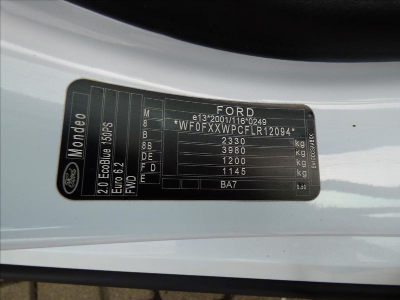 Ford Mondeo 2,0 LED,Navi,Titanium servis - fotka 70 z 72