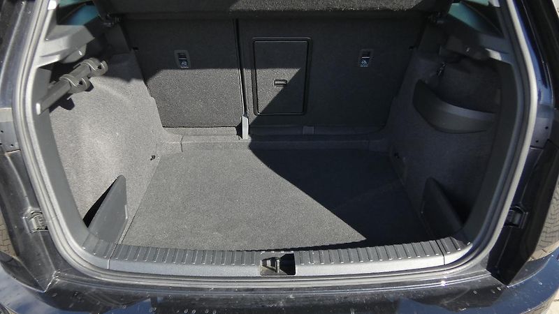 Škoda Karoq 1,5 TSI DSG Style - fotka 21 z 24