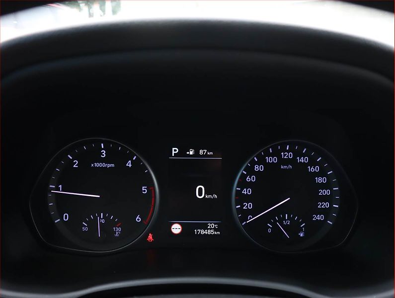 Hyundai i30 (2018) 1.6 CRDi, Automat, Serv.kniha - fotka 11 z 23