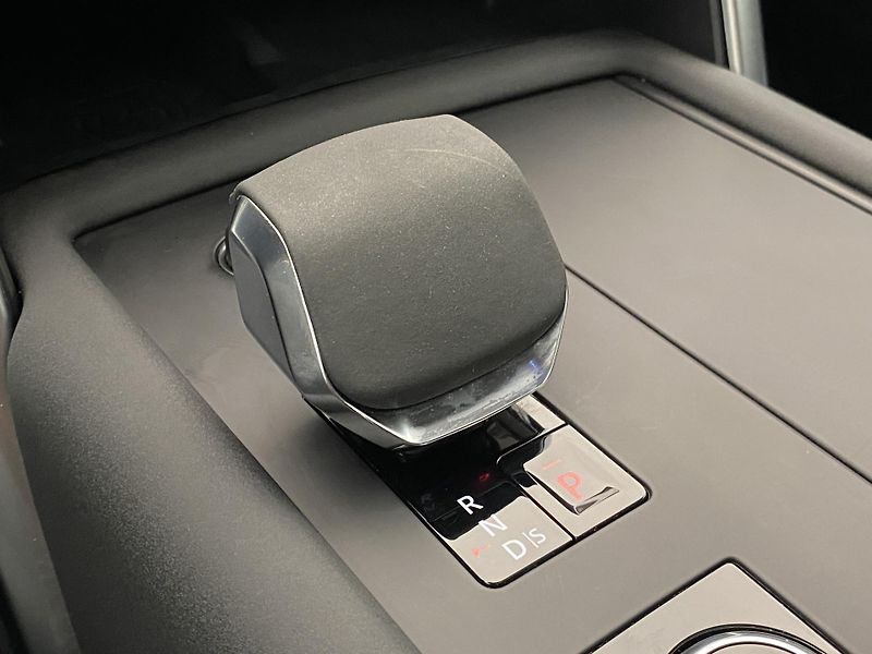 Land Rover Discovery D250 DYNAMIC SE AWD AUT - fotka 18 z 51