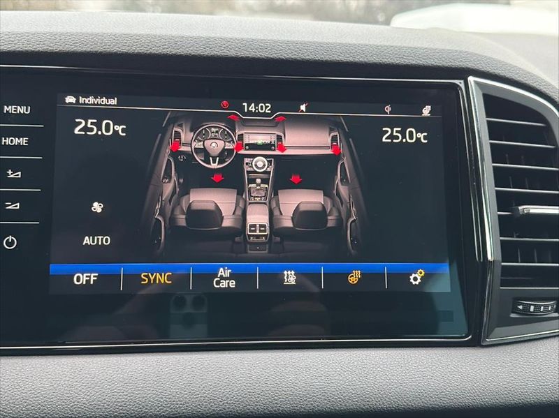 Škoda Karoq 2,0 TDi 110 KW 4X4 ČR WEBASTO - fotka 26 z 44