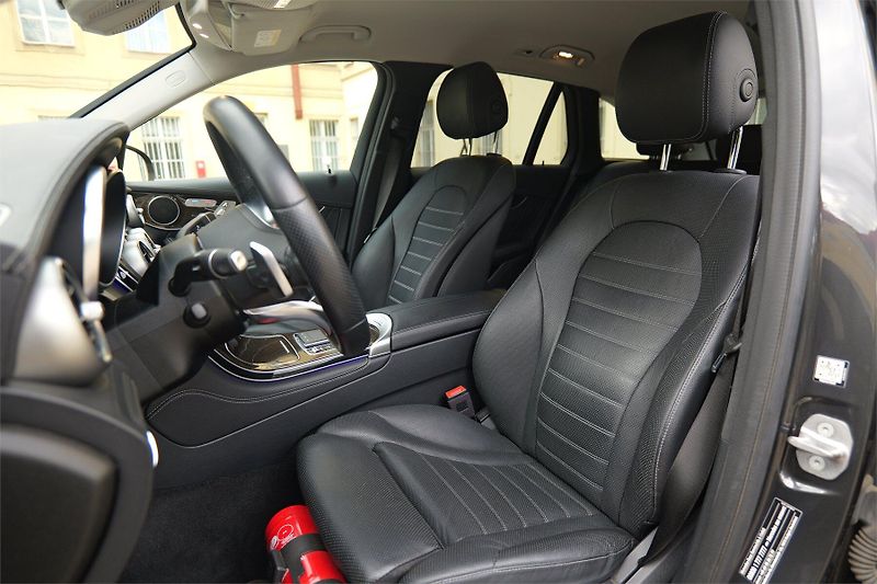 Mercedes-Benz GLC 220d 4M AMG Masáž 360° Webasto - fotka 10 z 32
