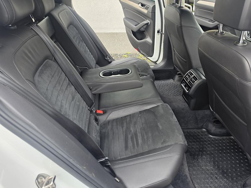 Volkswagen Passat 2.0 TDI DSG Night Paket  - fotka 9 z 24