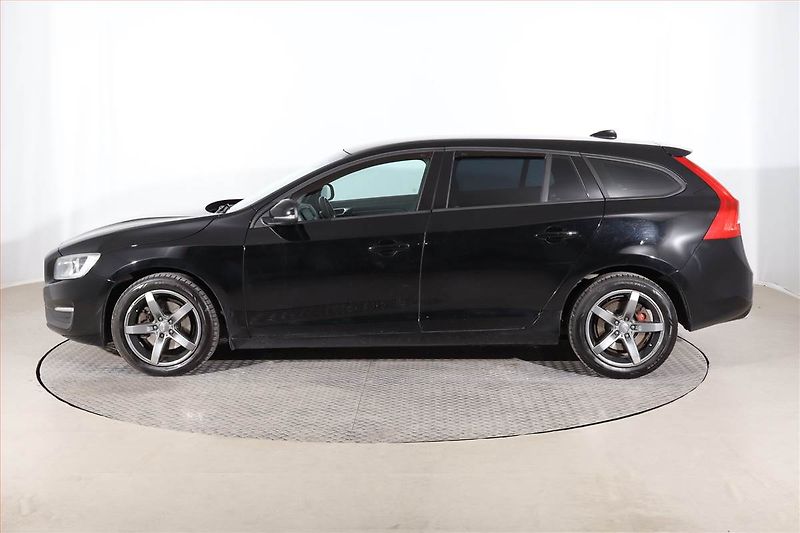 Volvo V60 (2015) D4 2.0, Automat, Serv.kniha - fotka 3 z 23