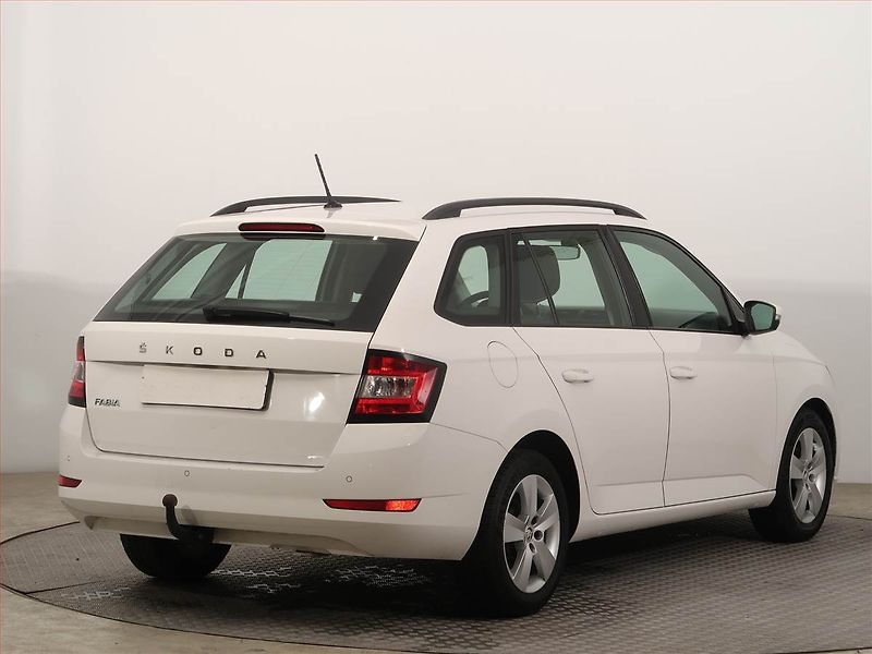 Škoda Fabia (2022) Ambition 1.0 TSI, Serv.kniha - fotka 5 z 14
