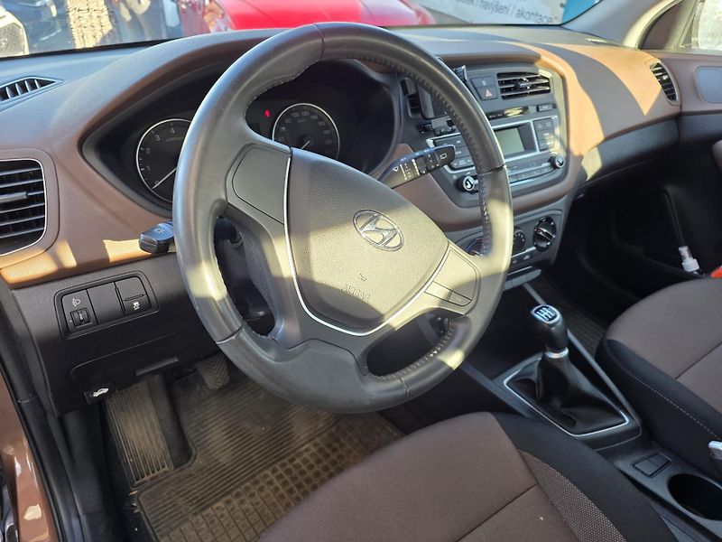 Hyundai i20 1.2-1MAJITEL-PRAV.SERVIS-KLIMA - fotka 7 z 11