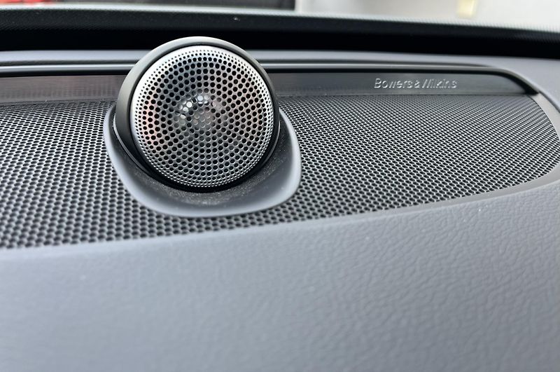 Volvo XC90 T8 AWD ULT B&W VENT VZDUCH 7M* - fotka 14 z 55