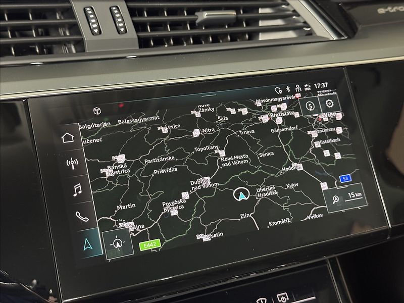 Audi e-tron 300kW S-Line Night Vision - fotka 40 z 48