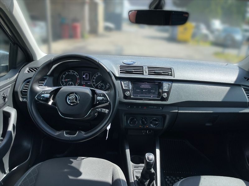 Škoda Fabia 1,0 TSI 70 Ambition 5d - fotka 9 z 11
