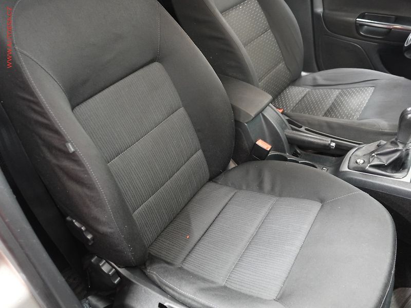 Škoda Octavia (2011) 1.6TDi, ČR, AC, temp - fotka 11 z 19