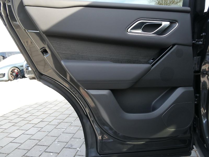 Land Rover Range Rover Velar Dynamic SE P400e - fotka 16 z 37