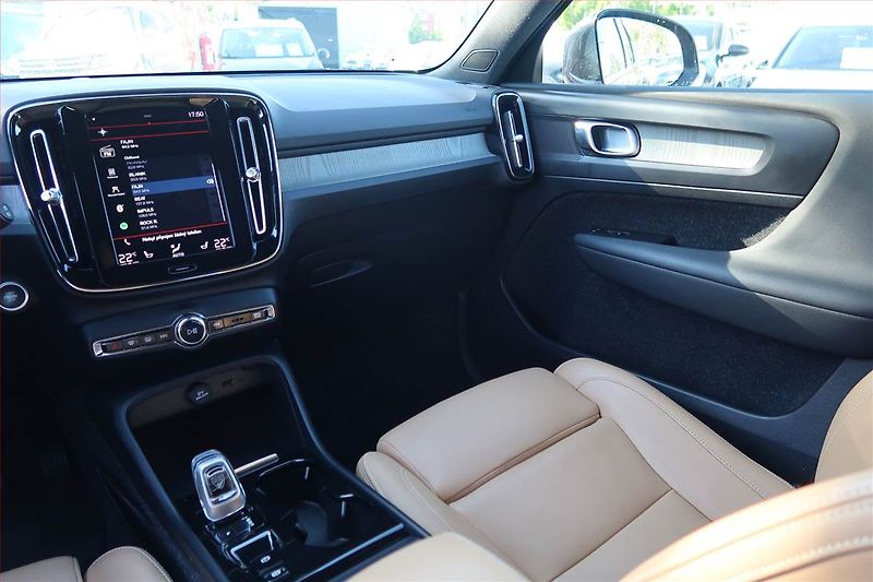 Volvo XC40 (2020) D3 AWD - fotka 8 z 22