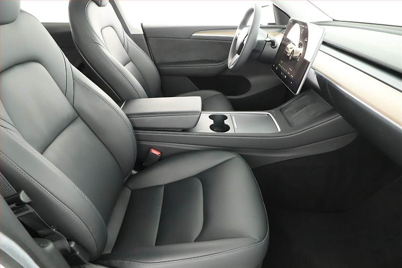 Tesla Model Y (2022) RWD LFP 60kWh, SoH 96% - fotka 7 z 21