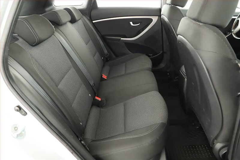 Hyundai i30 (2016) Trend 1.4 CRDi, Serv.kniha - fotka 7 z 14