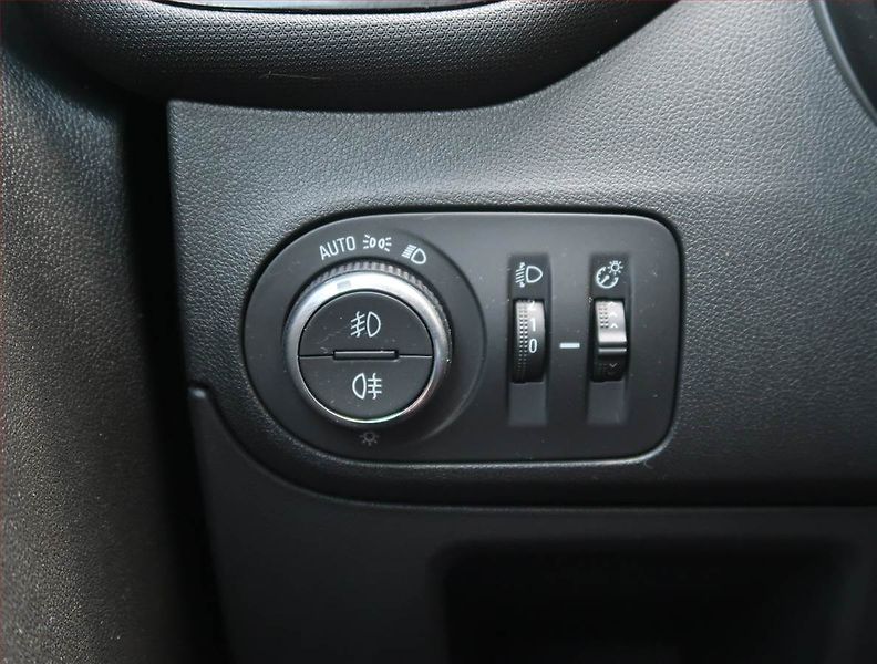 Opel Crossland X (2025) 1.2 Turbo, ČR,1.maj - fotka 18 z 21