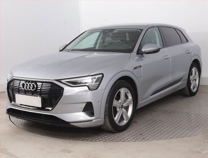 Audi e-tron (2021) 50 quattro, SoH 92% - fotka 2 z 19