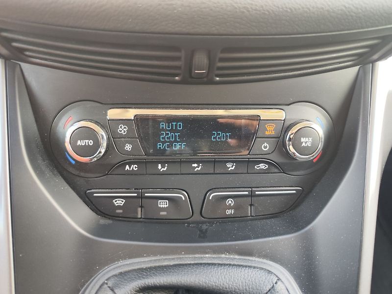 Ford Kuga 2.0 TDCi/110kW Trend 4x4 - fotka 17 z 29