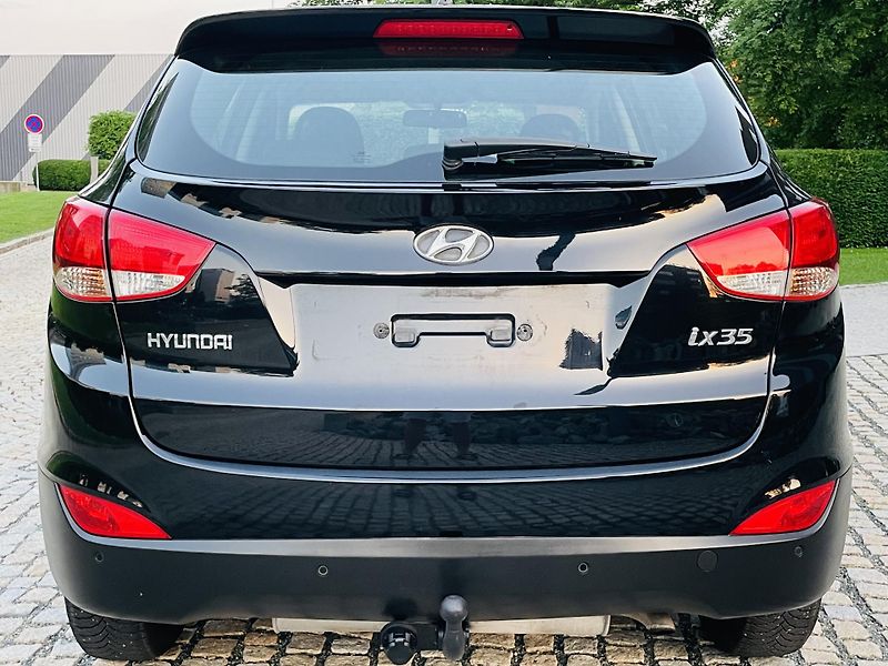 Hyundai ix35 2.0i AUTOMAT VYHŘEV TAŽNÉ - fotka 16 z 43