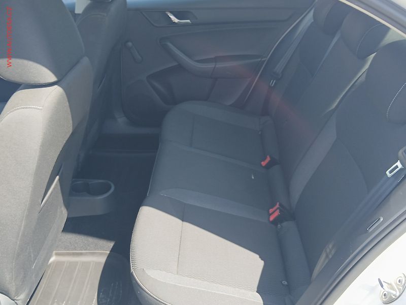 Škoda Rapid (2015) 1.4 TDi, 2.maj,ČR, Klima - fotka 10 z 22