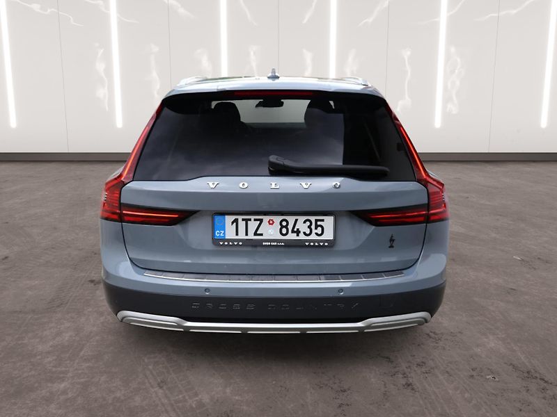 Volvo V90 (2021) Pro, B5 AWD mild hybrid - fotka 3 z 25