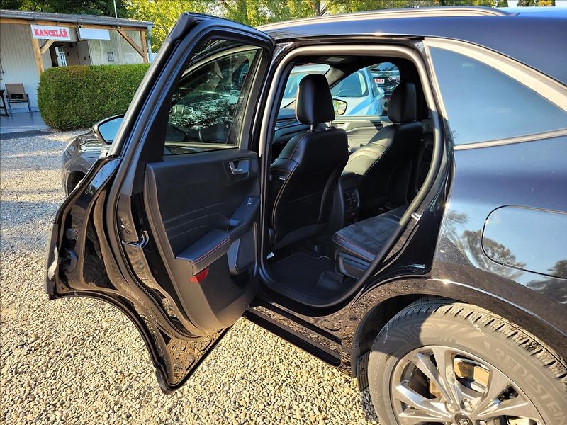 Ford Kuga 2,0 D,ST-line,led,kůže - fotka 13 z 50