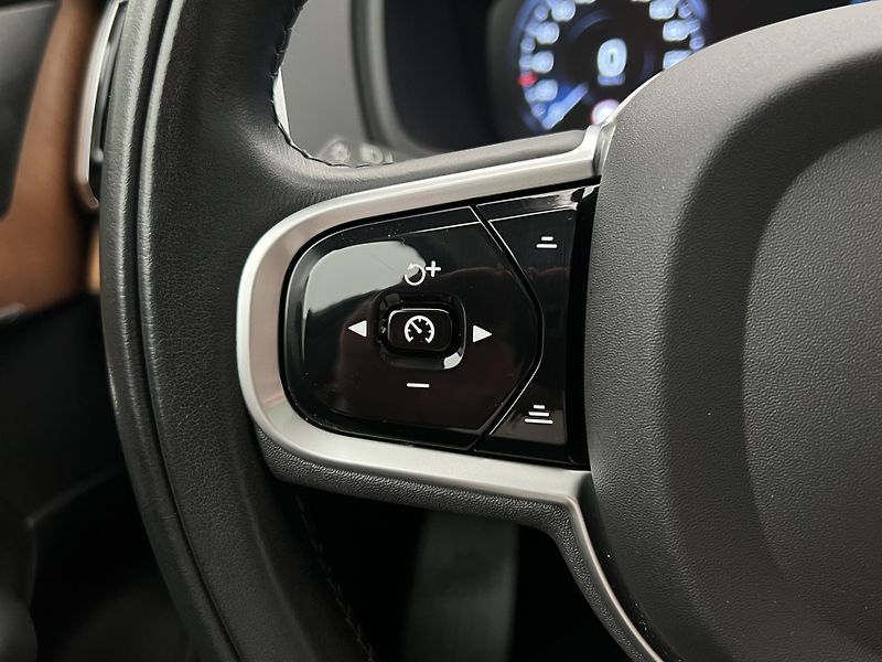 Volvo XC90 T8 AWD INSCRIPTION 7 MÍST AUT - fotka 28 z 49