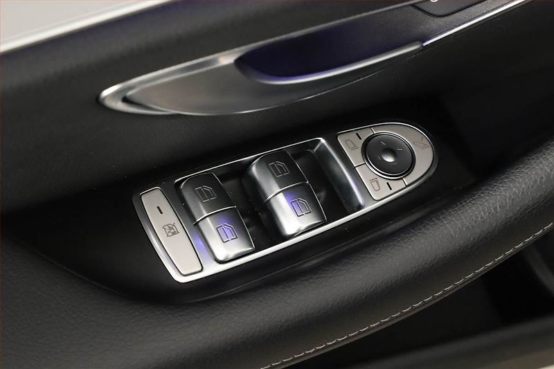 Mercedes-Benz Třídy E (2020) AMG Paket E 220 d 4MATIC - fotka 16 z 21