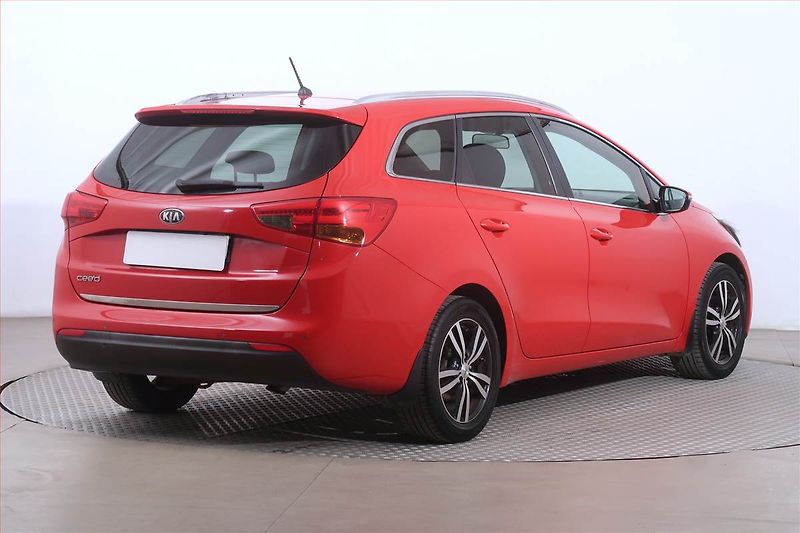 Kia Ceed (2015) 1.6 GDI, Serv.kniha, Tempomat - fotka 5 z 21