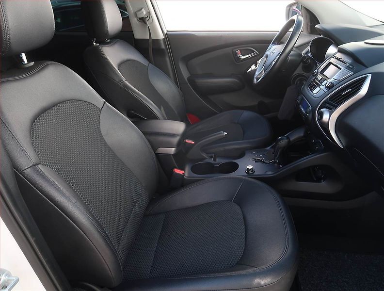 Hyundai ix35 (2013) 2.0 CRDi, 4X4, Automat - fotka 9 z 18