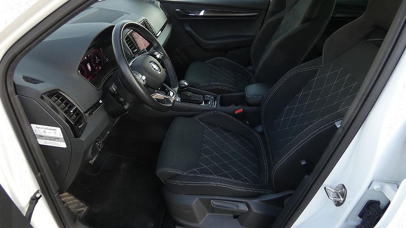 Škoda Karoq 1,5 TSI Sportline DSG - fotka 19 z 24