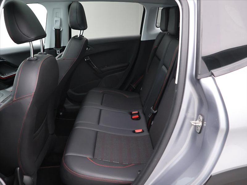 Peugeot 2008 1,2 PT 81KW GT-LINE Panorama - fotka 14 z 33