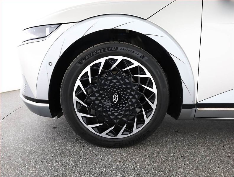 Hyundai Ioniq 5 (2021) Power 4x4, SoH 100% - fotka 19 z 21