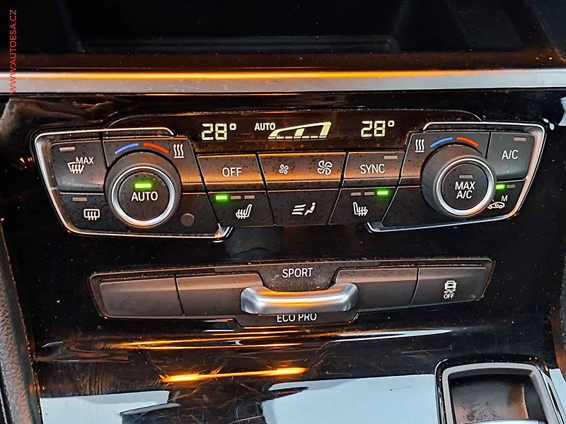 BMW Řada 2 (2017) 1.5T 218 i, Advantage, park - fotka 14 z 17