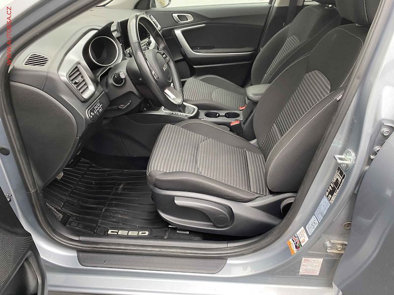 Kia Ceed (2023) 1.5 T-GDi, 1.maj,ČR, TOP - fotka 9 z 18