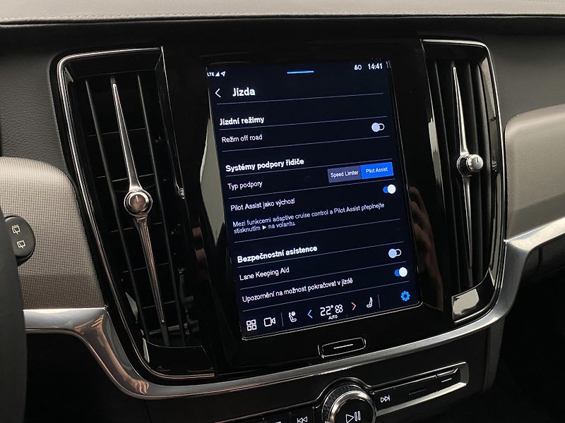 Volvo V90 CC B4 AWD BRIGHT PLUS AUT CZ - fotka 40 z 49