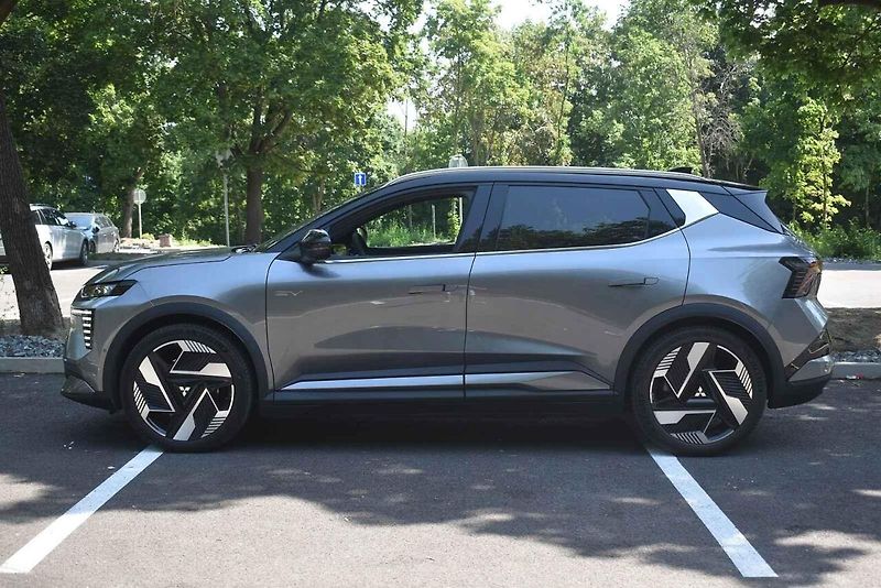 Mitsubishi Eclipse Cross BEV je vydařený elektromobil.