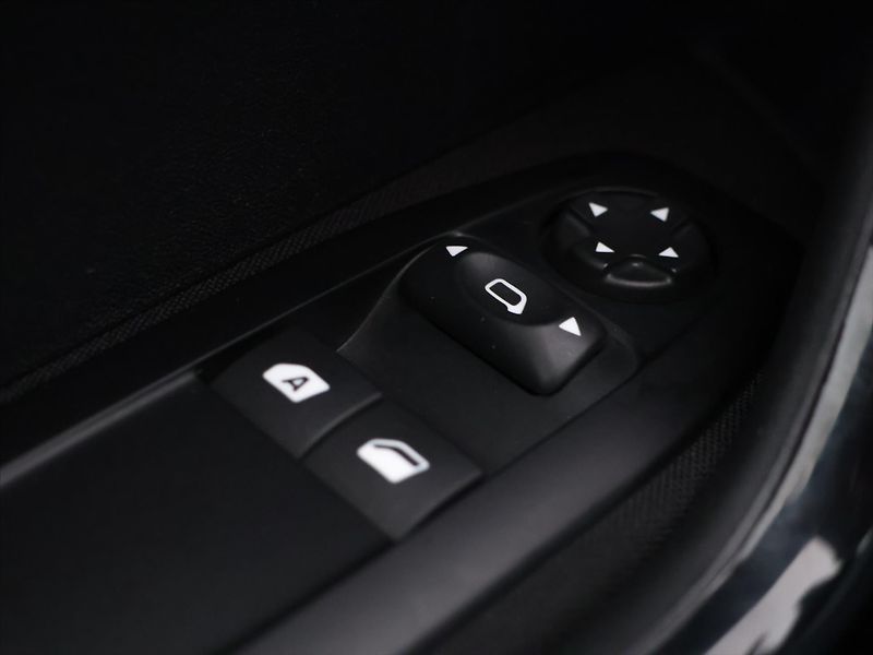 Peugeot 208 1,2 PureTech Klima CZ 1.Maj. - fotka 17 z 32