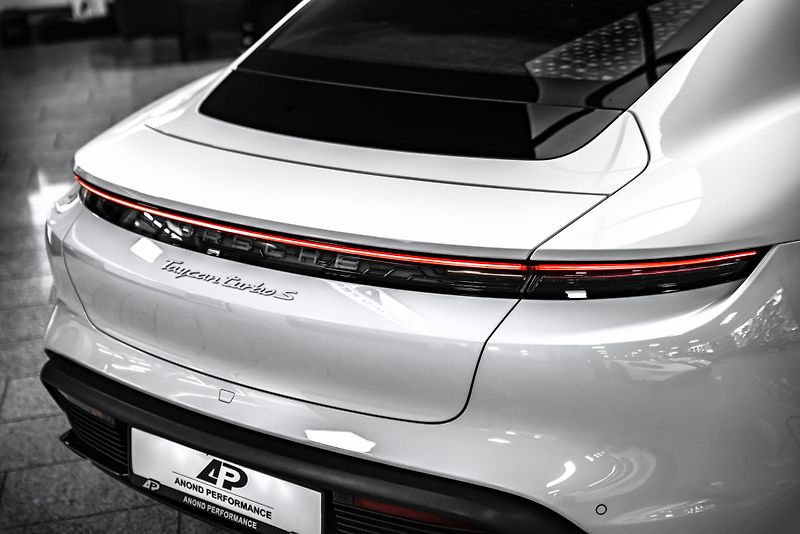 Porsche Taycan Turbo S PCCB/PDCC/PDLS+/PTV/BU - fotka 12 z 30