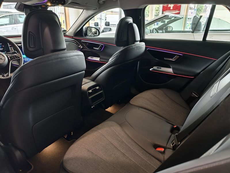 Mercedes-Benz Třídy E 300de 4M Avantgarde kombi - fotka 13 z 30