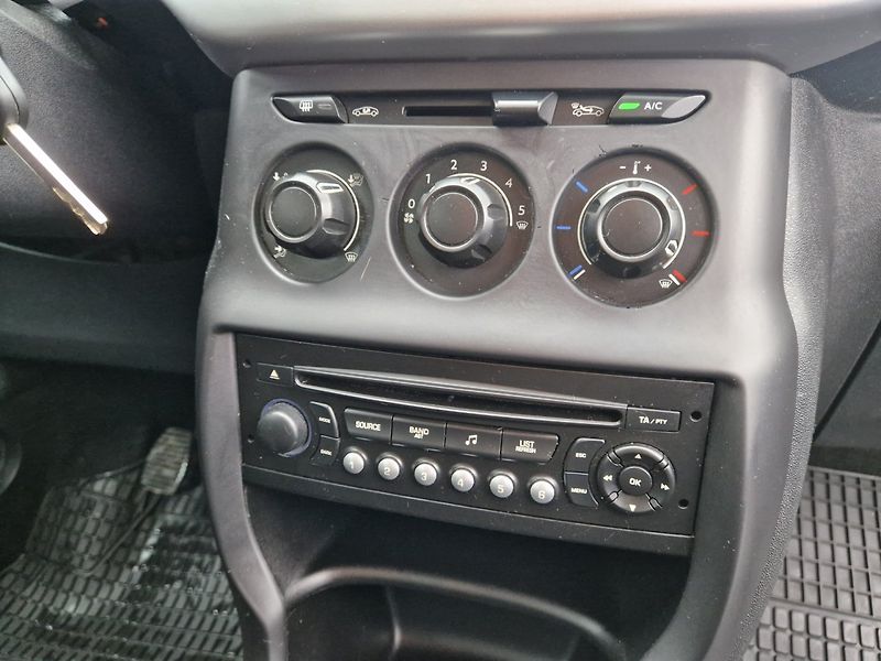 Citroën C3 (2010) 1,1i 44 KW Klima - fotka 16 z 30