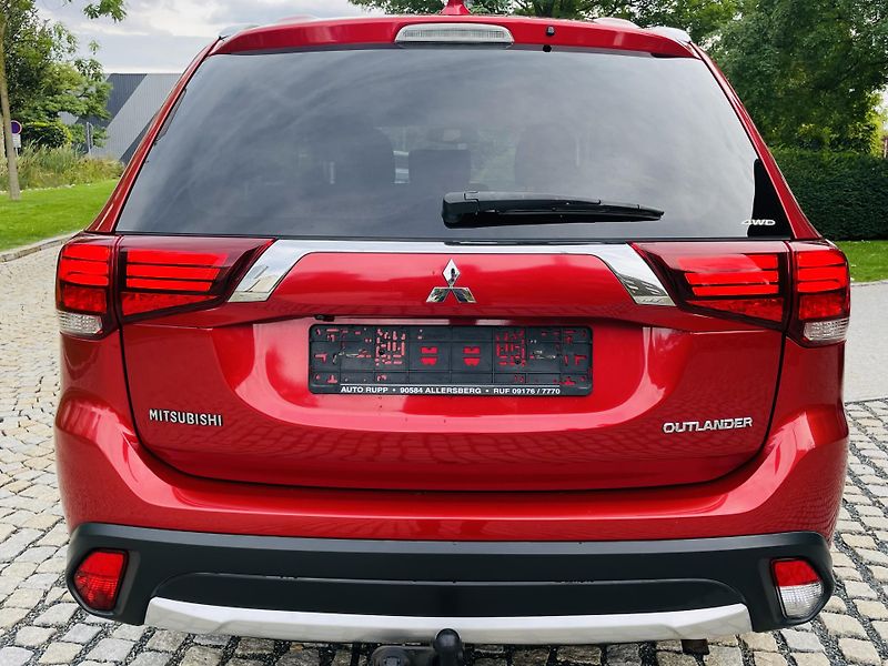 Mitsubishi Outlander 2.2D 4x4 1MAJ TAŽNÉ SERVISKA  - fotka 14 z 42
