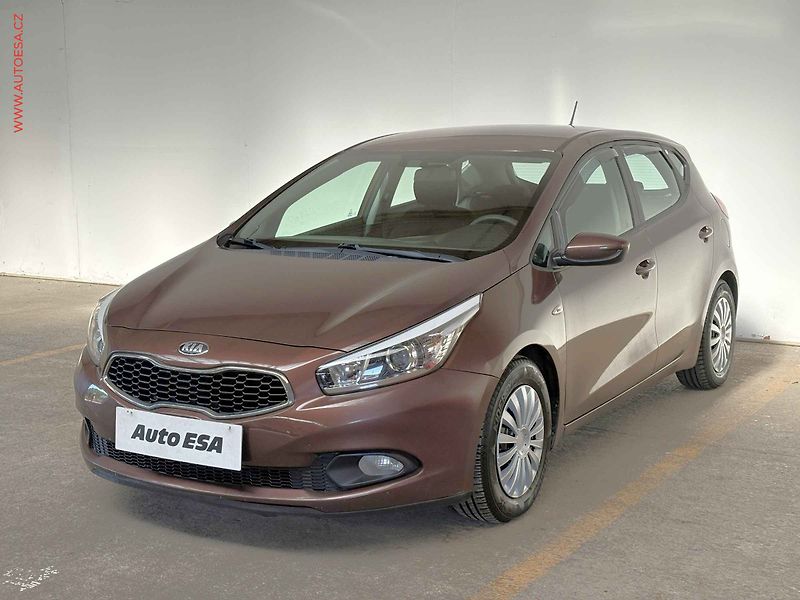 Kia Ceed (2013) 1.4i, ČR, servis.kniha, AC - fotka 3 z 14