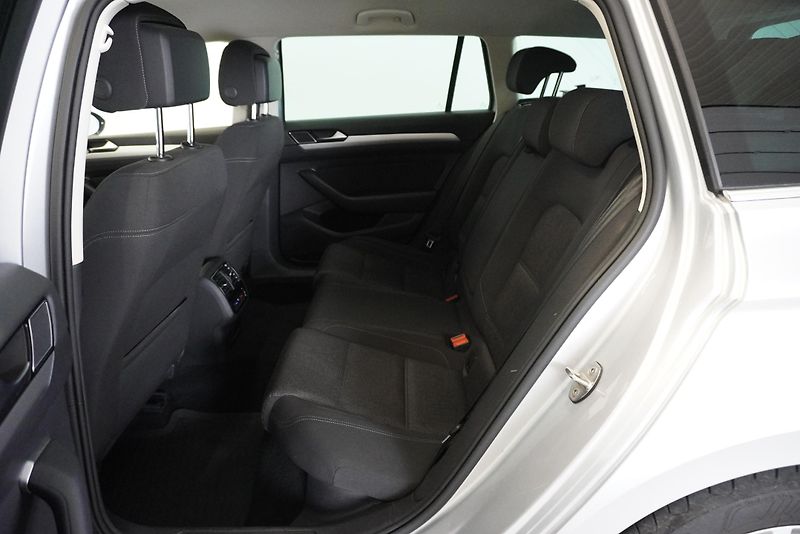 Volkswagen Passat (2019) PASSAT  1,5 TSI FACELIFT AUT. - fotka 16 z 30