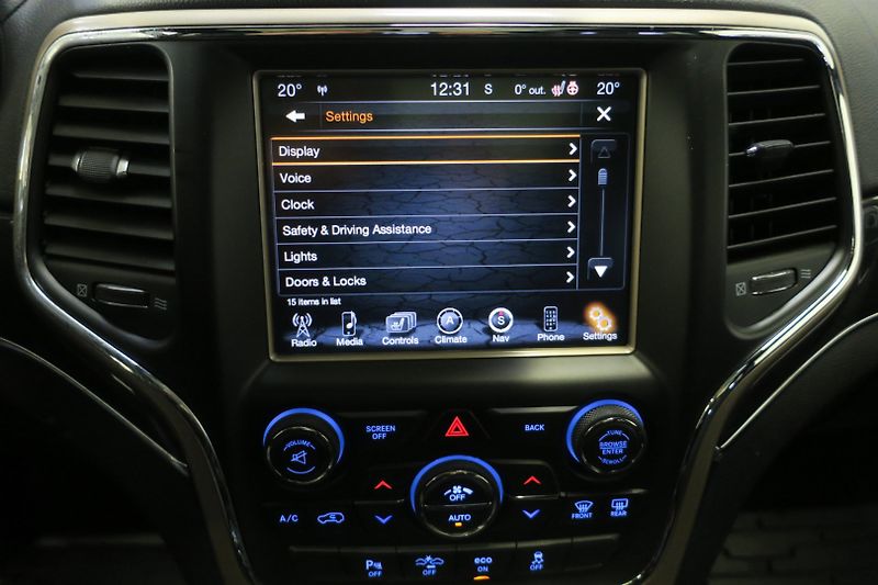 Jeep Grand Cherokee (2016) 3.0TD V6 140 kW ČR VZDUCH - fotka 31 z 50