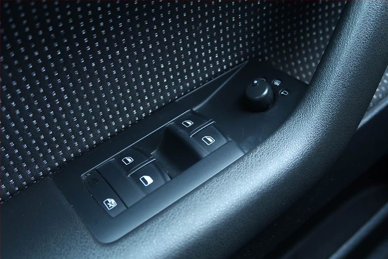 Audi A3 (2008) 1.6, Serv.kniha, nová STK - fotka 13 z 15