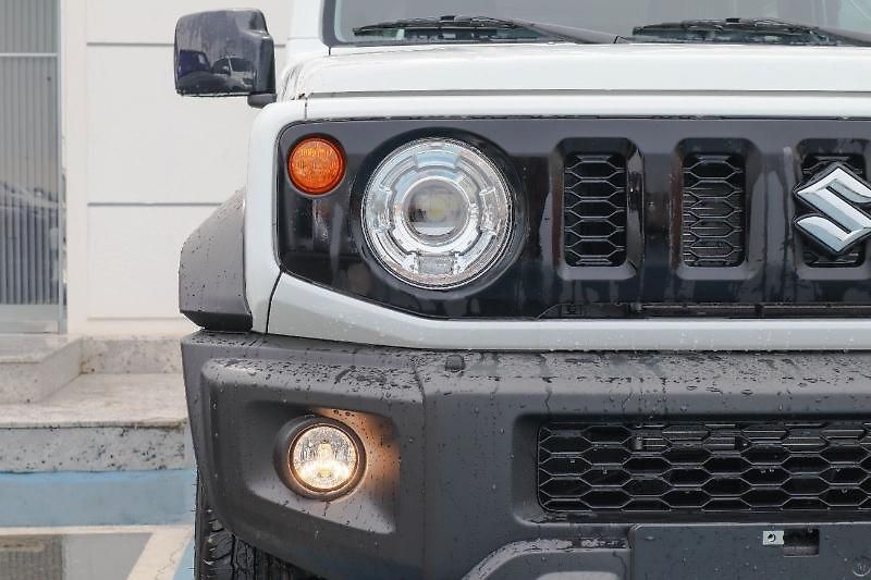 Suzuki Jimny (2025) Ve verzi Full Option - fotka 9 z 28