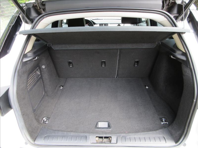 Land Rover Range Rover Evoque 2,2 TD4, 4x4, AT, Panorama, Ků - fotka 28 z 31