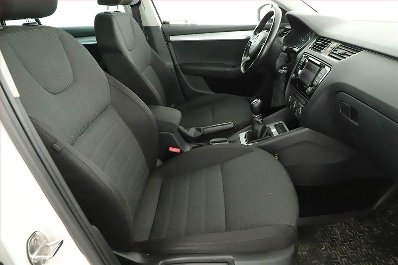 Škoda Octavia (2013) 1.6 TDI, Navi, Tempomat - fotka 7 z 17