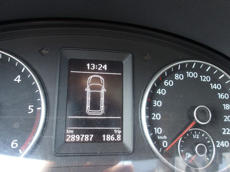 Volkswagen Touran 2,0TDi 103kW PANORAMA ! - fotka 25 z 33