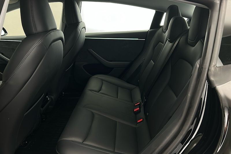Tesla Model 3 Long Range AWD Tažné - fotka 12 z 26